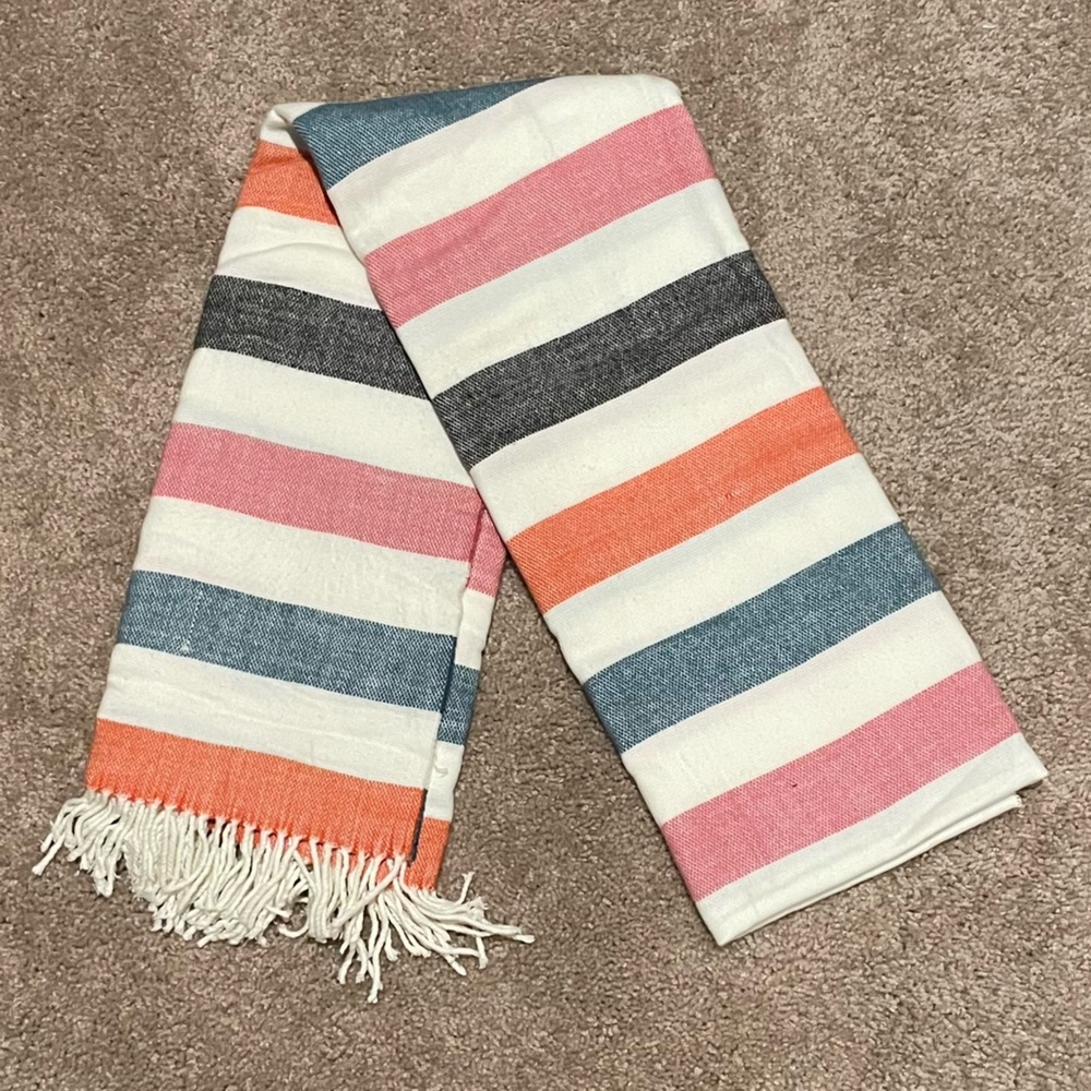 GAP - Multi-colored fringe scarf